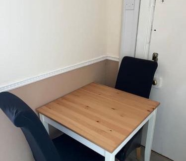 Walsall Apartamento | Spacious one bedroom flat w/parking