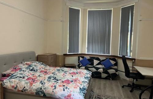 Walsall Apartamento | Spacious one bedroom flat w/parking