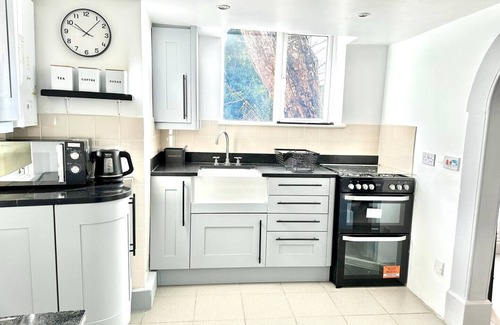 Trowbridge Cabaña | Spacious One Bedroom Cottage