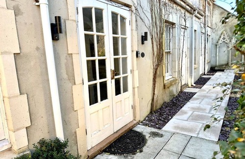 Trowbridge Cabaña | Spacious One Bedroom Cottage