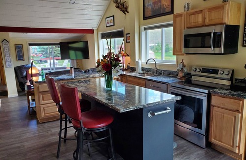 Missoula Casa | Spacious one bedroom plus Bungalow off O'Keefe Creek