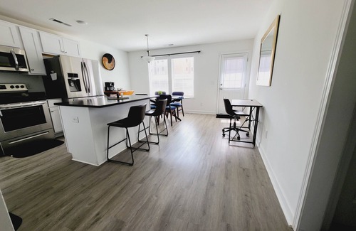 University Place Casa | Spacious One Level, 5 BED Home in Beautiful Charlotte