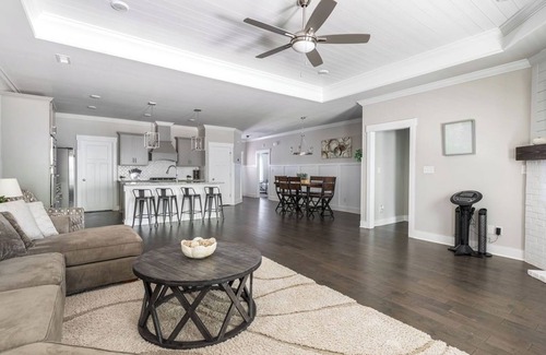 Belle Mina Casa | Spacious One Level Ranch Style Luxury Townhouse