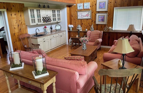 Bayberry Casa | Spacious Oneida lakefront home. 6-bedroom, sleeps 12.