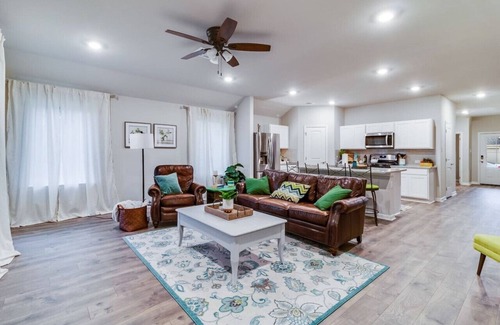 Lafayette Casa | Spacious/open 4 bedroom 3 bath with office
