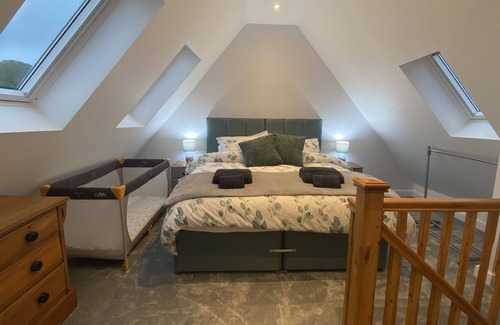 Mangotsfield Casa | Spacious Organic Cotswold Farm Cottage