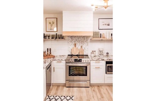 St. Charles Casa | Spacious*Outdoor Space*Modern*Family*Groups*Modern*Artistic