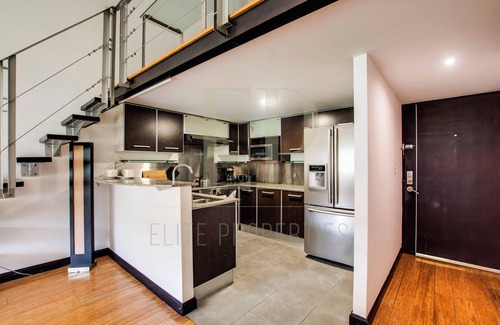 Santa Ana Apartamento | Spacious Penthouse w/office Lakeview, Pool, GYM