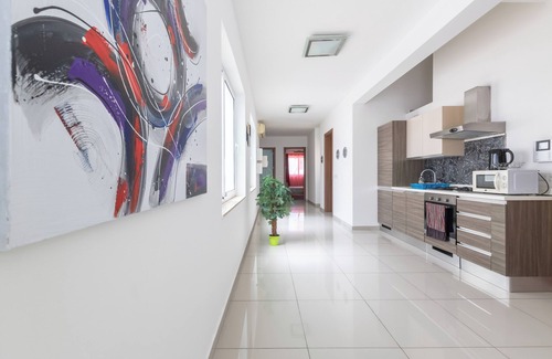 Madliena Apartamento | ★ Spacious Penthouse w/side Sea View ★