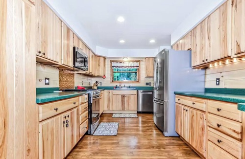 Lac du Flambeau Casa | Spacious Pet-Friendly Lake Home with 2 Kitchens – Perfect for Family Gatherings