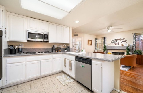 Moreno Valley Casa | Spacious Pet Friendly 4 BR Home W/ Mountain Views, Perfect for Monthly Stays