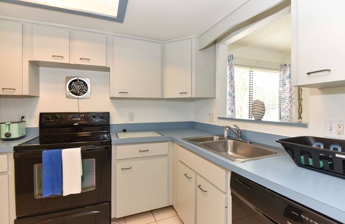 South Daytona Casa | Spacious Pet-Friendly Beach Getaway!