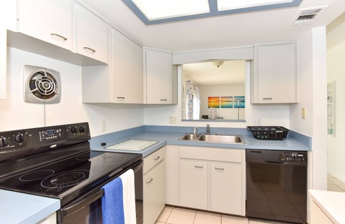 South Daytona Casa | Spacious Pet-Friendly Beach Getaway!
