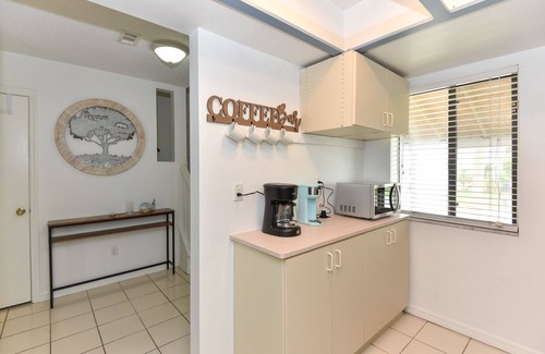 South Daytona Casa | Spacious Pet-Friendly Beach Getaway!