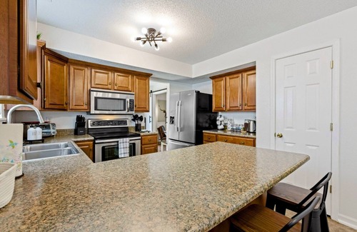 Wayne Casa | Spacious Pet Friendly 5-bedroom house in charming Indianapolis with WiFi, AC