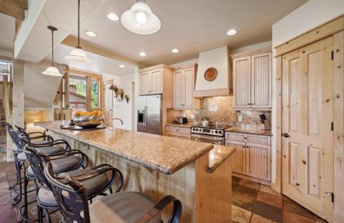 Peak 8 Casa | Spacious, Pet-Friendly 4 Bedroom Vacation Rental In Breckenridge