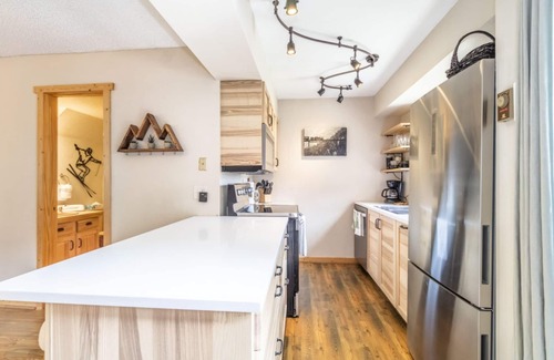 Wildernest Apartamento | Spacious pet Friendly Condo Near Hiking/skiing by Summit County Mountain Retreats