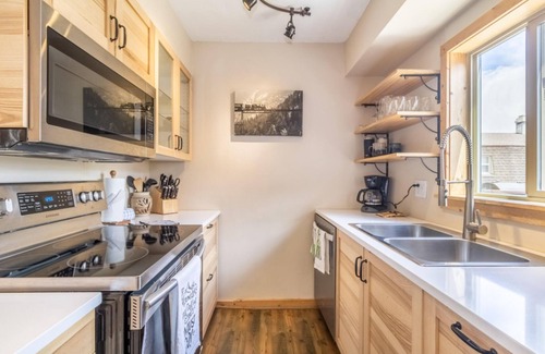 Wildernest Apartamento | Spacious pet Friendly Condo Near Hiking/skiing by Summit County Mountain Retreats