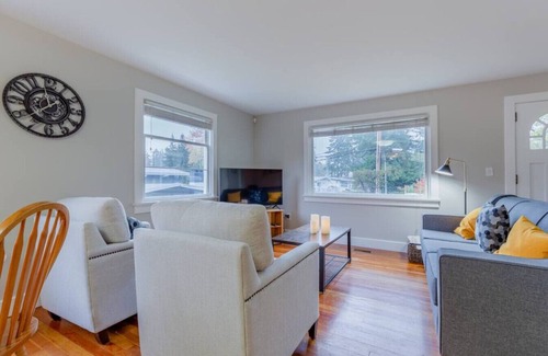 Delta Casa | Spacious Pet Friendly 3 Bed Home w Back/Front Yard