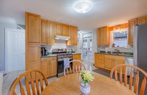 Delta Casa | Spacious Pet Friendly 3 Bed Home w Back/Front Yard
