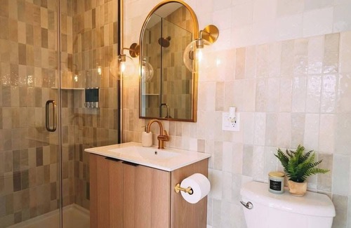 Alaminos Casa | Spacious & Pet-Friendly Home – 10 Minutes to Disney, TVs in Every Bedroom!