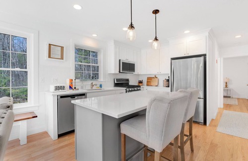 Kennebunk Casa | Spacious Pet Friendly-Close to Beach and Town!