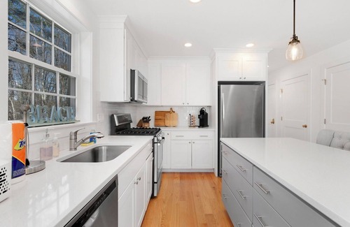 Kennebunk Casa | Spacious Pet Friendly-Close to Beach and Town!