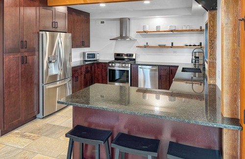 Otoe County Casa | Spacious & Picturesque - BB Court, Hot Tub, Beach & Pond, Fire Pits - Renovated!