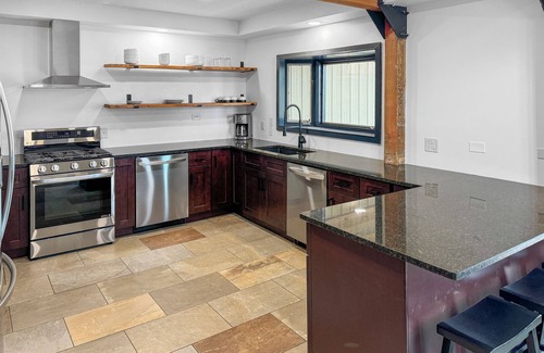 Otoe County Casa | Spacious & Picturesque - BB Court, Hot Tub, Beach & Pond, Fire Pits - Renovated!