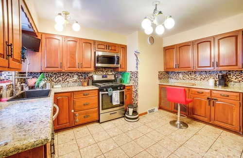 Wilkinsburg Cabaña | Spacious Pittsburgh Rental: Walk to Frick Park!