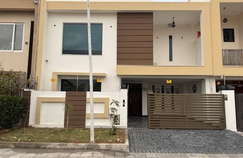 Rawalpindi Casa | Spacious 4-bedroom house Park facing dead end street in Bahria Town Rawalpindi