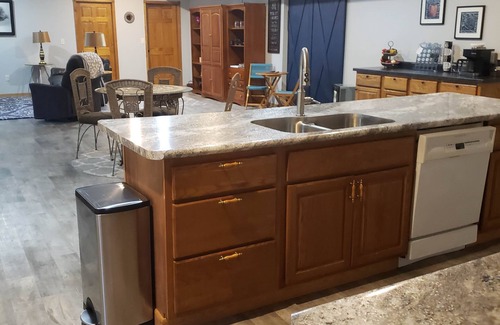 Somerset Apartamento | Spacious place w/ outside kitchen. Close to the Apple River and so much more.
