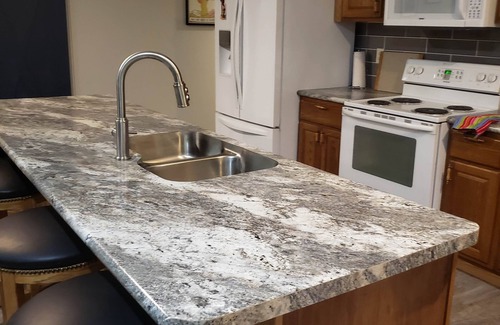 Somerset Apartamento | Spacious place w/ outside kitchen. Close to the Apple River and so much more.