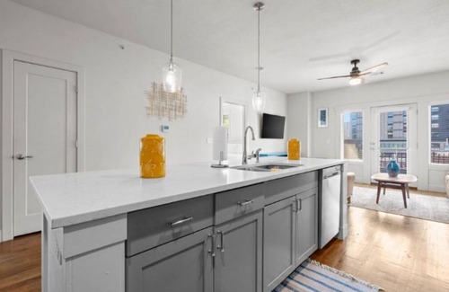 Country Club Plaza Area Apartamento | Spacious Plaza 2BED Apartment