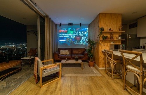 El Tesoro Apartamento | Spacious Poblado Apt on 22nd floor w/ breathtaking views of the city & mountains