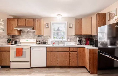 Cresco Casa | A Quiet,peaceful retreat in the woods, yet close to top attractions and shopping