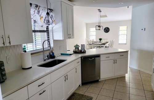 Englewood East Casa | Spacious pool house less than 8 minutes to the beach