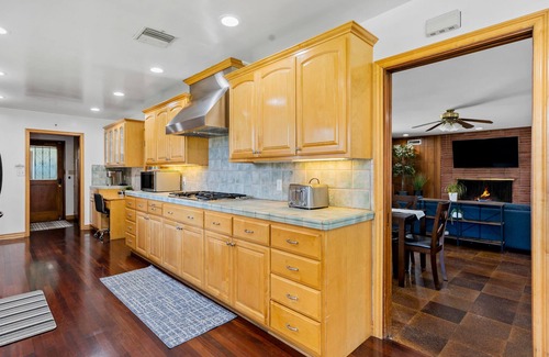 East Pasadena Casa | Spacious Pool House