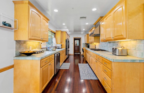 East Pasadena Casa | Spacious Pool House
