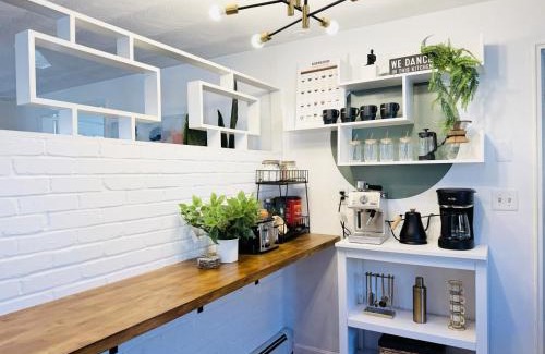 Framingham Casa | Spacious Poolside Boston Stay Sleeps 8 Pet Friendly