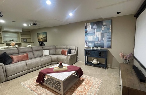 Olathe Casa | Spacious private 2-bedroom, 1 bath house in awesome Olathe with fitness room, AC