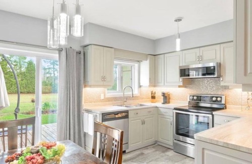 Saugeen Shores Casa | Spacious & Private! 3bdrm Beach Town Retreat with Huge Estate Yard!
