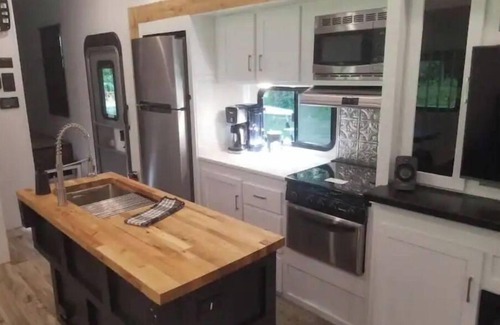 McDonald Casa | Spacious, private 5th wheel camper