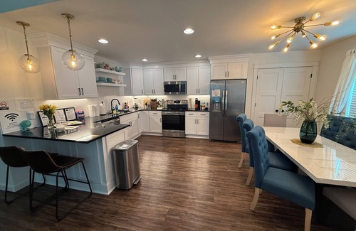 Rogers Casa | Location perfect, privacy vibe, parking free, walk to DT in 5, and dogs welcome