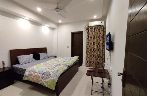 G-8 Sector Apartamento | Spacious private ,Family 1BR Apt/Netflix/wifi/