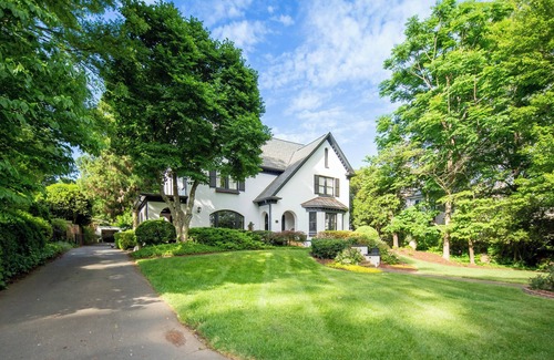 Myers Park Casa | Spacious, Private Haven w Separate Carriage House, Gym, Game Rm. 5min 2 DWNTN
