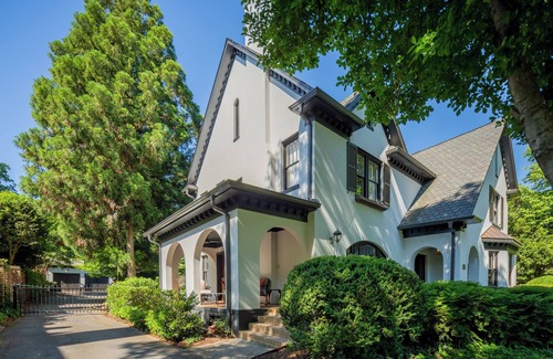 Myers Park Casa | Spacious, Private Haven w Separate Carriage House, Gym, Game Rm. 5min 2 DWNTN