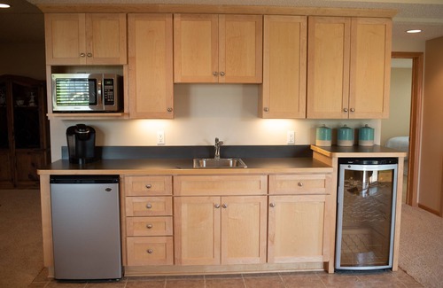 Shakopee Casa | Spacious private lower level overlooking pond!
