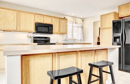Aurora Casa | Spacious Private Retreat Near Cherry Creek Park!