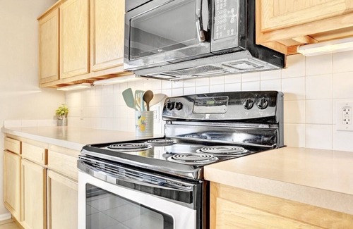 Aurora Casa | Spacious Private Retreat Near Cherry Creek Park!
